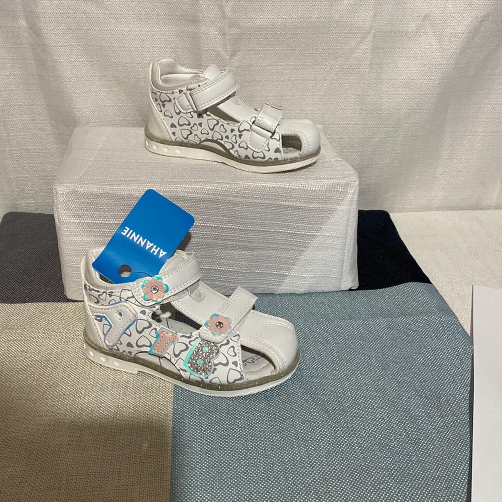 Cute girls Velcro sandals